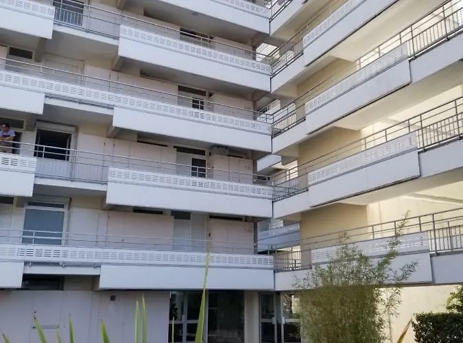 Marine Hotel